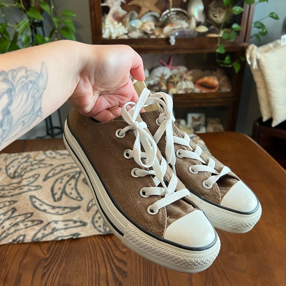 khaki olive low top converse